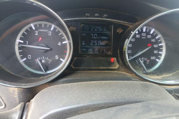 Used JAC Group T6 2018 2.0T Diesel China V Creator Edition Comfort Plus Long Wheelbase HFC4DB2-1D1 Odometer Close Up