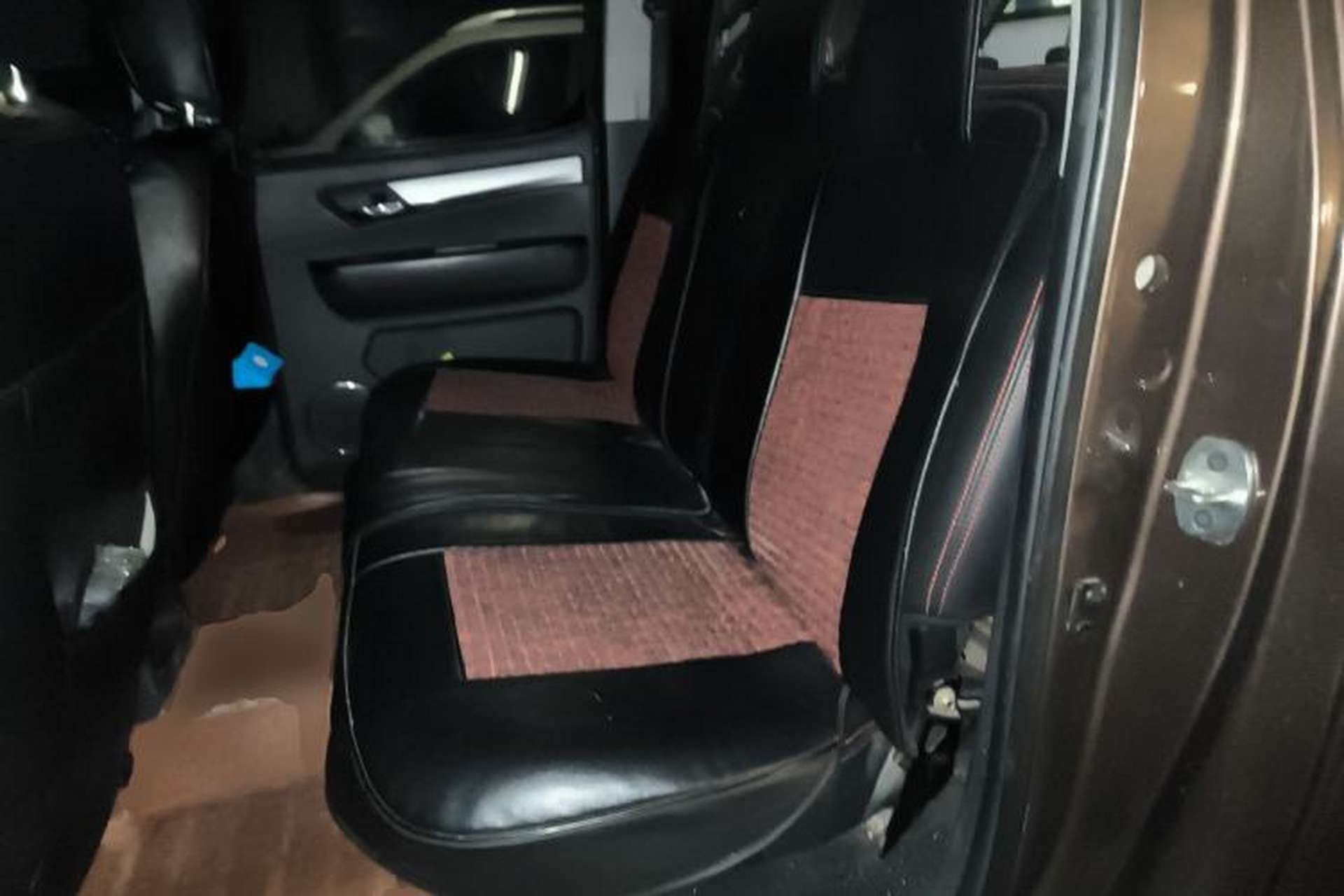 Used JAC Group T6 2018 2.0T Diesel China V Creator Edition Luxury Long-Wheelbase HFC4DB2-1D1 Left Rear Seat