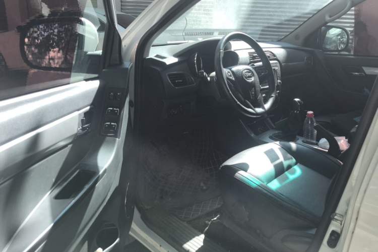 Used JAC Group T6 2018 2.0T Diesel China V-Standard Four-Wheel Drive Luxury Version HFC4DB2-1D1 Driver Seat