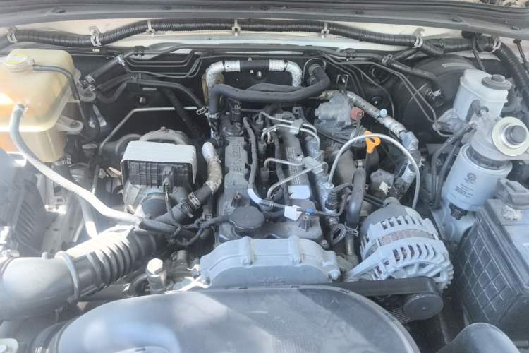 Used JAC Group T6 2018 2.0T Diesel China V-Standard Four-Wheel Drive Luxury Version HFC4DB2-1D1 Engine Bay