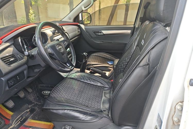 Used JAC Group T6 2018 2.0T Diesel China V Creator Edition Luxury Long-Wheelbase HFC4DB2-1D1 Left Front Seat