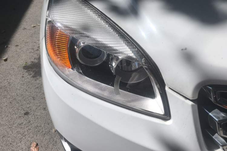 Used JAC Group T6 2018 2.0T Diesel China V-Standard Four-Wheel Drive Luxury Version HFC4DB2-1D1 Right Front Headlight
