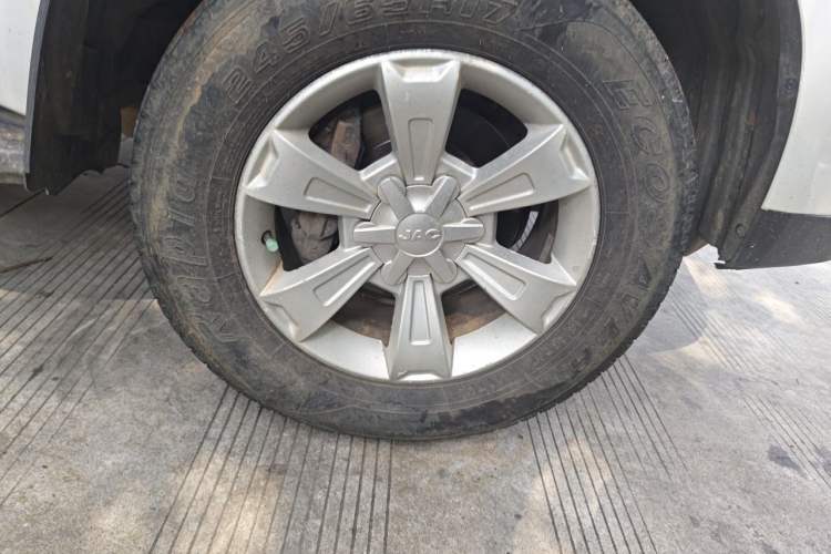 Used JAC Group T6 2018 2.0T Diesel China V Creator Edition Luxury Long-Wheelbase HFC4DB2-1D1 Right Front Wheel Hub