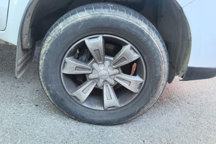 Used JAC Group T6 2018 2.0T Diesel China V-Standard Four-Wheel Drive Luxury Version HFC4DB2-1D1 Right Front Wheel Hub