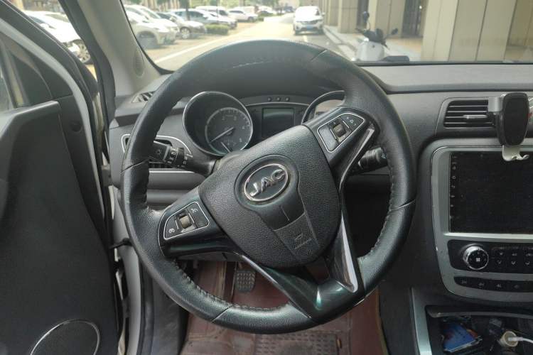 Used JAC Group T6 2018 2.0T Diesel China V-Regulation Four-Wheel Drive Comfort Version Long Wheelbase HFC4DB2-1D1 Steering Wheel