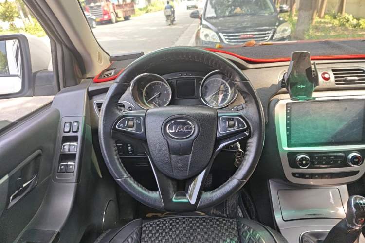 Used JAC Group T6 2018 2.0T Diesel China V Creator Edition Luxury Long-Wheelbase HFC4DB2-1D1 Steering Wheel