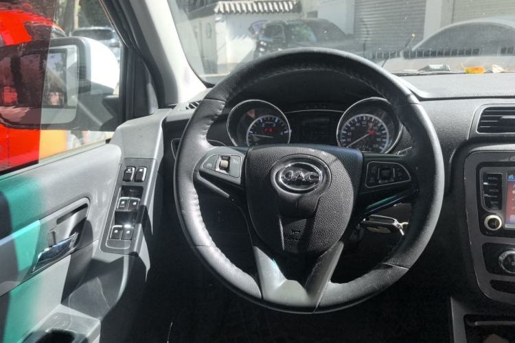 Used JAC Group T6 2018 2.0T Diesel China V-Standard Four-Wheel Drive Luxury Version HFC4DB2-1D1 Steering Wheel
