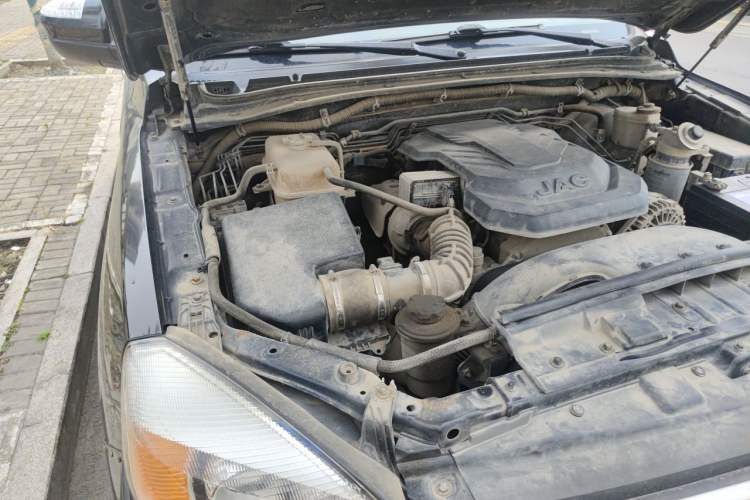 Used JAC Group T6 2020 2.0T Diesel Two-Wheel-Drive Elite Version Long Wheelbase China VI Emission Standard HFC4DB2-2E Engine Bay Right