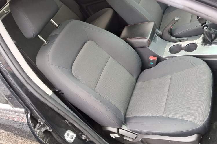 Used JAC Group T6 2020 2.0T Diesel 4x4 Elite Long Wheelbase China VI Standard HFC4DB2-2E Interior 9
