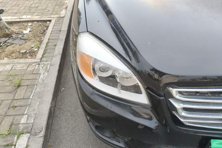 Used JAC Group T6 2020 2.0T Diesel Two-Wheel-Drive Elite Version Long Wheelbase China VI Emission Standard HFC4DB2-2E Right Front Headlight
