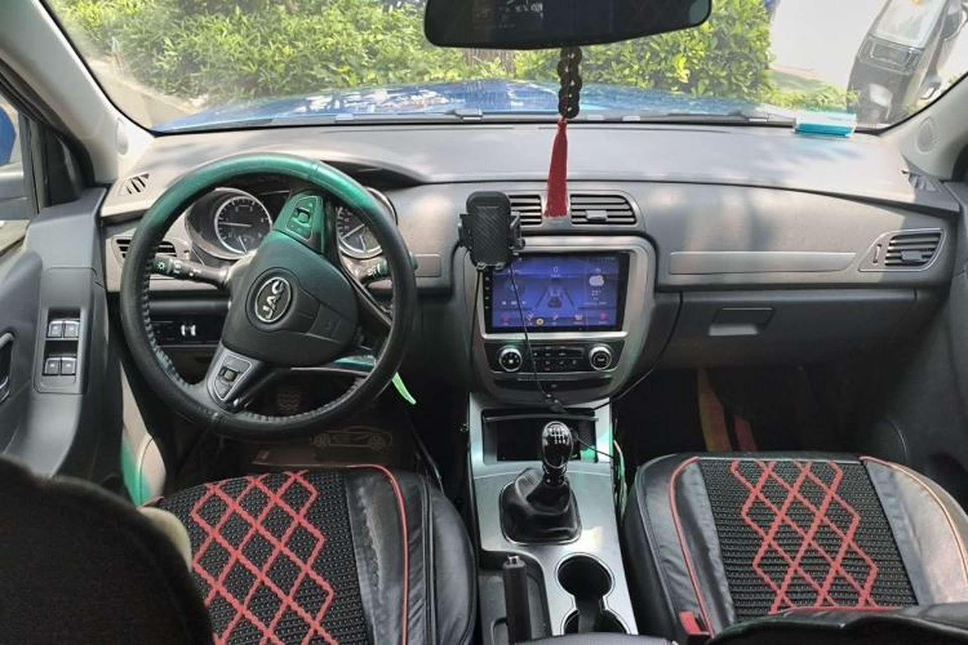Used JAC Group T6 2020 2.0T Diesel Two-Wheel-Drive Elite Version Long Wheelbase China VI Emission Standard HFC4DB2-2E Center Console