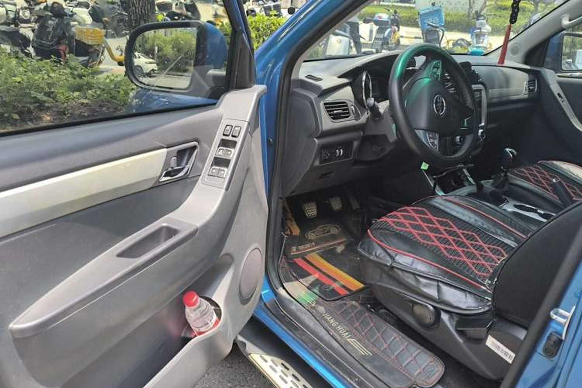 Used JAC Group T6 2020 2.0T Diesel Two-Wheel-Drive Elite Version Long Wheelbase China VI Emission Standard HFC4DB2-2E Driver Seat