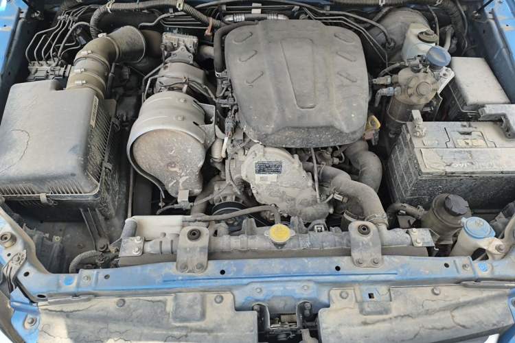 Used JAC Group T6 2020 2.0T Diesel Two-Wheel-Drive Elite Version Long Wheelbase China VI Emission Standard HFC4DB2-2E Engine Bay