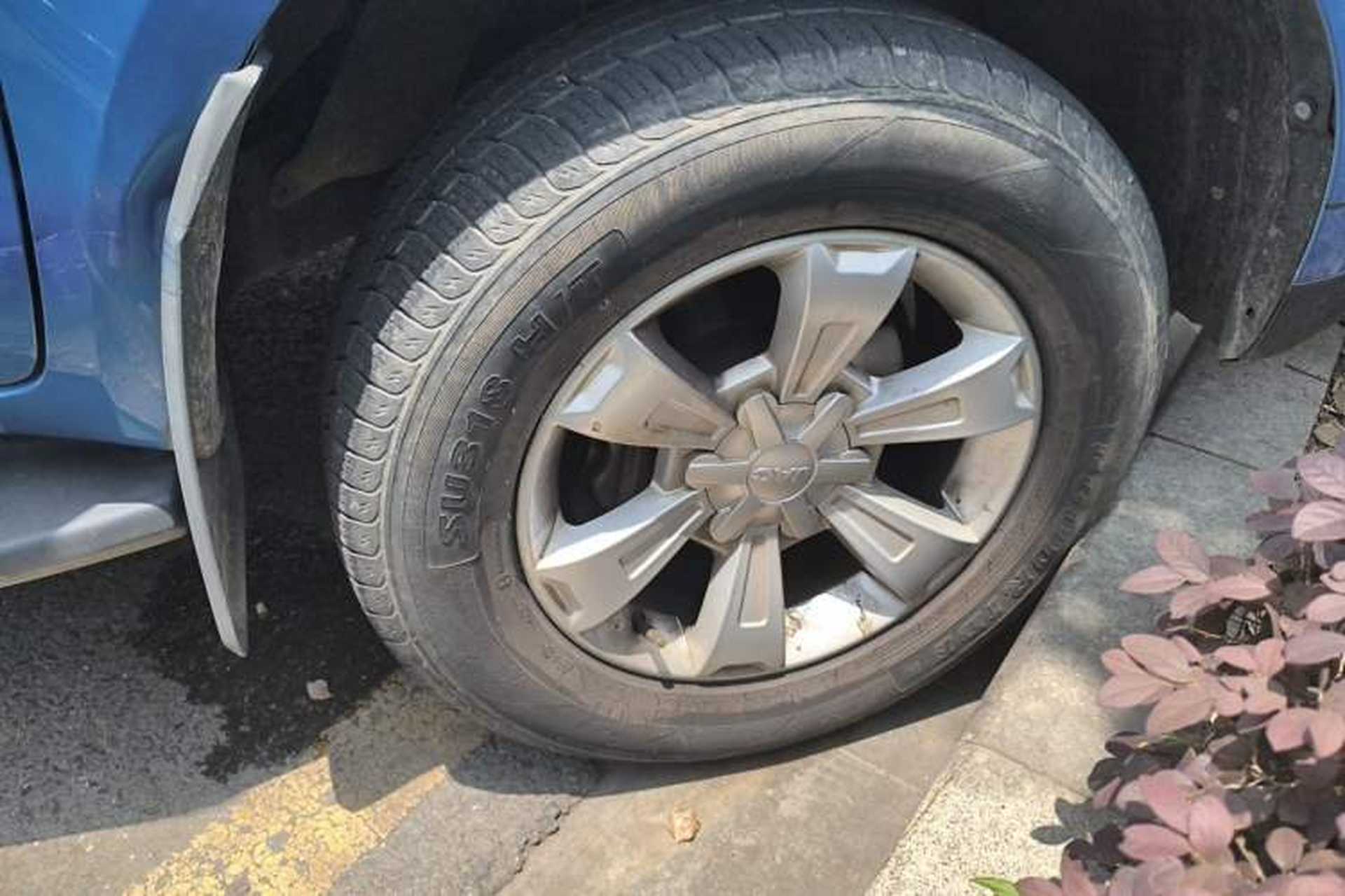 Used JAC Group T6 2020 2.0T Diesel Two-Wheel-Drive Elite Version Long Wheelbase China VI Emission Standard HFC4DB2-2E Right Front Wheel Hub