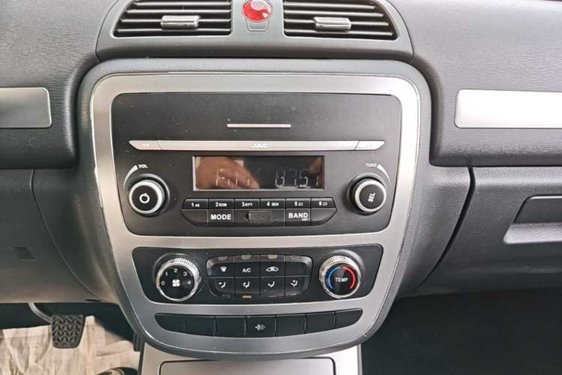 Used JAC Group T6 2020 2.0T Diesel Two-Wheel-Drive Elite Version Long Wheelbase China VI Emission Standard HFC4DB2-2E Audio And AC Panel