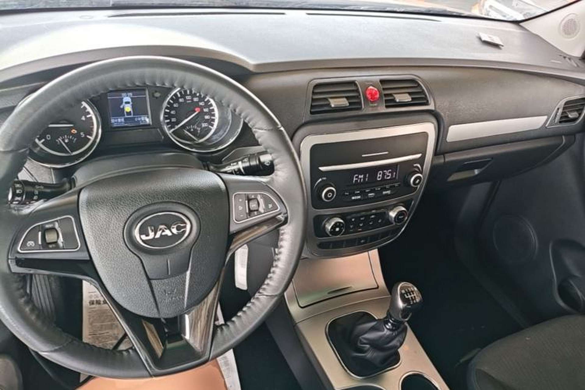 Used JAC Group T6 2020 2.0T Diesel Two-Wheel-Drive Elite Version Long Wheelbase China VI Emission Standard HFC4DB2-2E Center Console