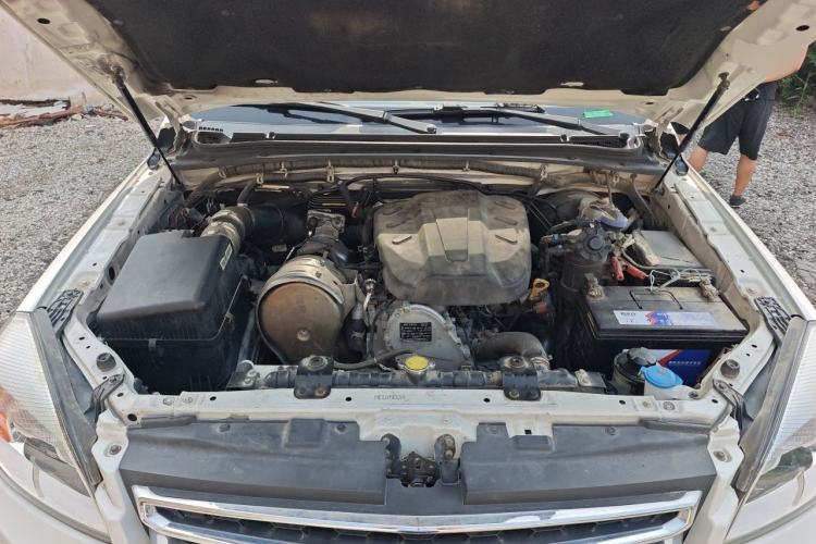 Used JAC Group T6 2020 2.0T Diesel Two-Wheel-Drive Elite Version Long Wheelbase China VI Emission Standard HFC4DB2-2E Engine Bay
