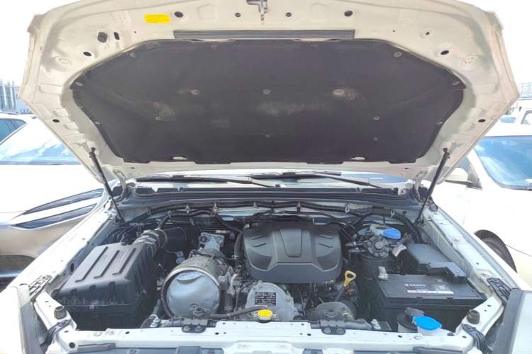 Used JAC Group T6 2020 2.0T Diesel Two-Wheel-Drive Elite Version Long Wheelbase China VI Emission Standard HFC4DB2-2E Engine Bay