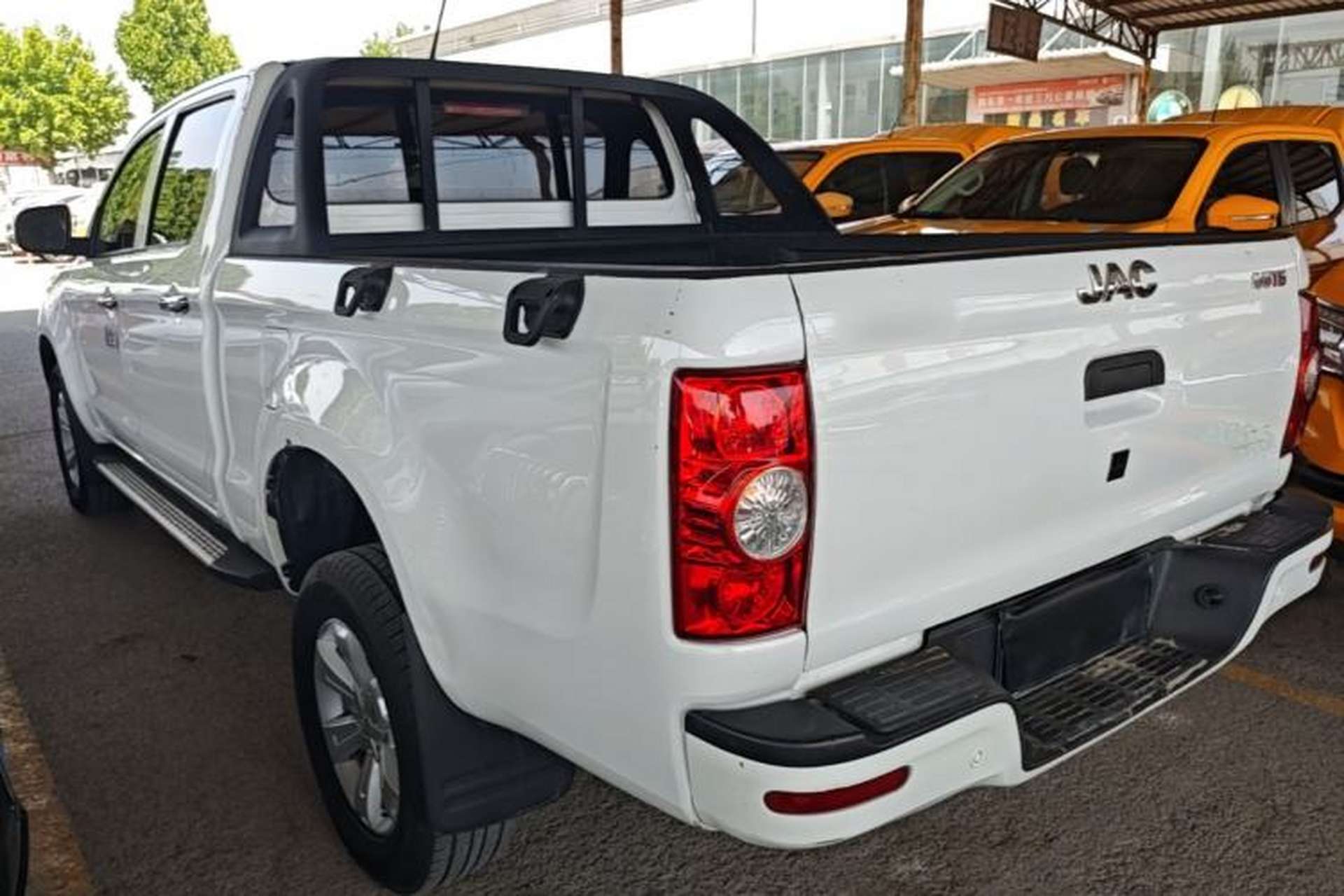 Used JAC Group T6 2020 2.0T Diesel Two-Wheel-Drive Elite Version Long Wheelbase China VI Emission Standard HFC4DB2-2E Exterior 2