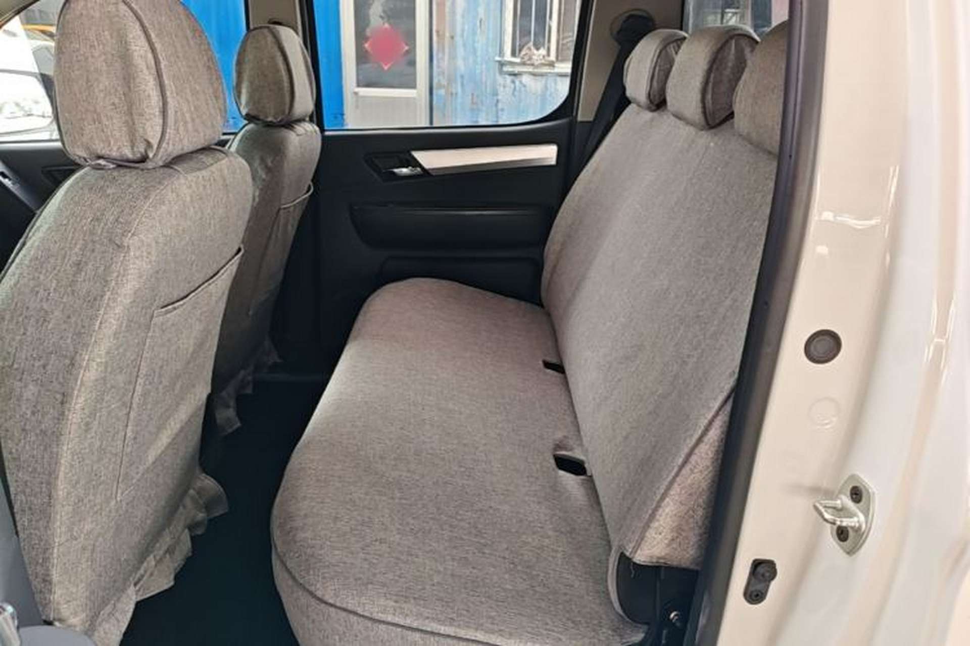 Used JAC Group T6 2020 2.0T Diesel Two-Wheel-Drive Elite Version Long Wheelbase China VI Emission Standard HFC4DB2-2E Left Rear Seat