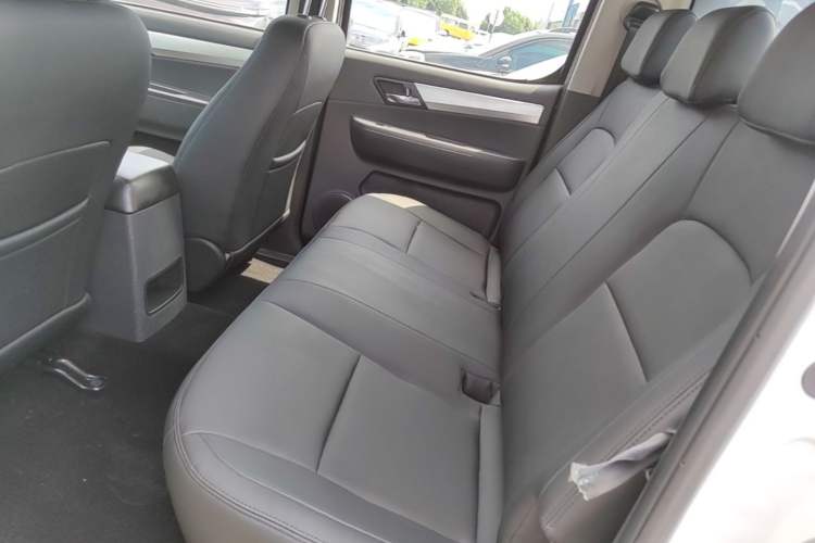 Used JAC Group T6 2020 2.0T Diesel Two-Wheel-Drive Elite Version Long Wheelbase China VI Emission Standard HFC4DB2-2E Left Rear Seat