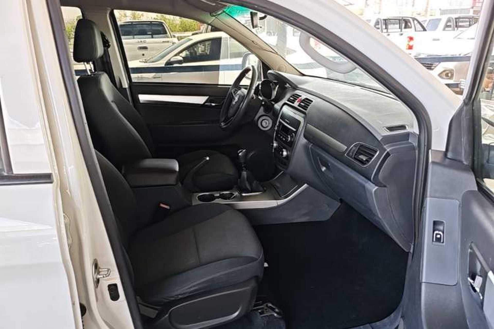 Used JAC Group T6 2020 2.0T Diesel Two-Wheel-Drive Elite Version Long Wheelbase China VI Emission Standard HFC4DB2-2E Right Front Seat