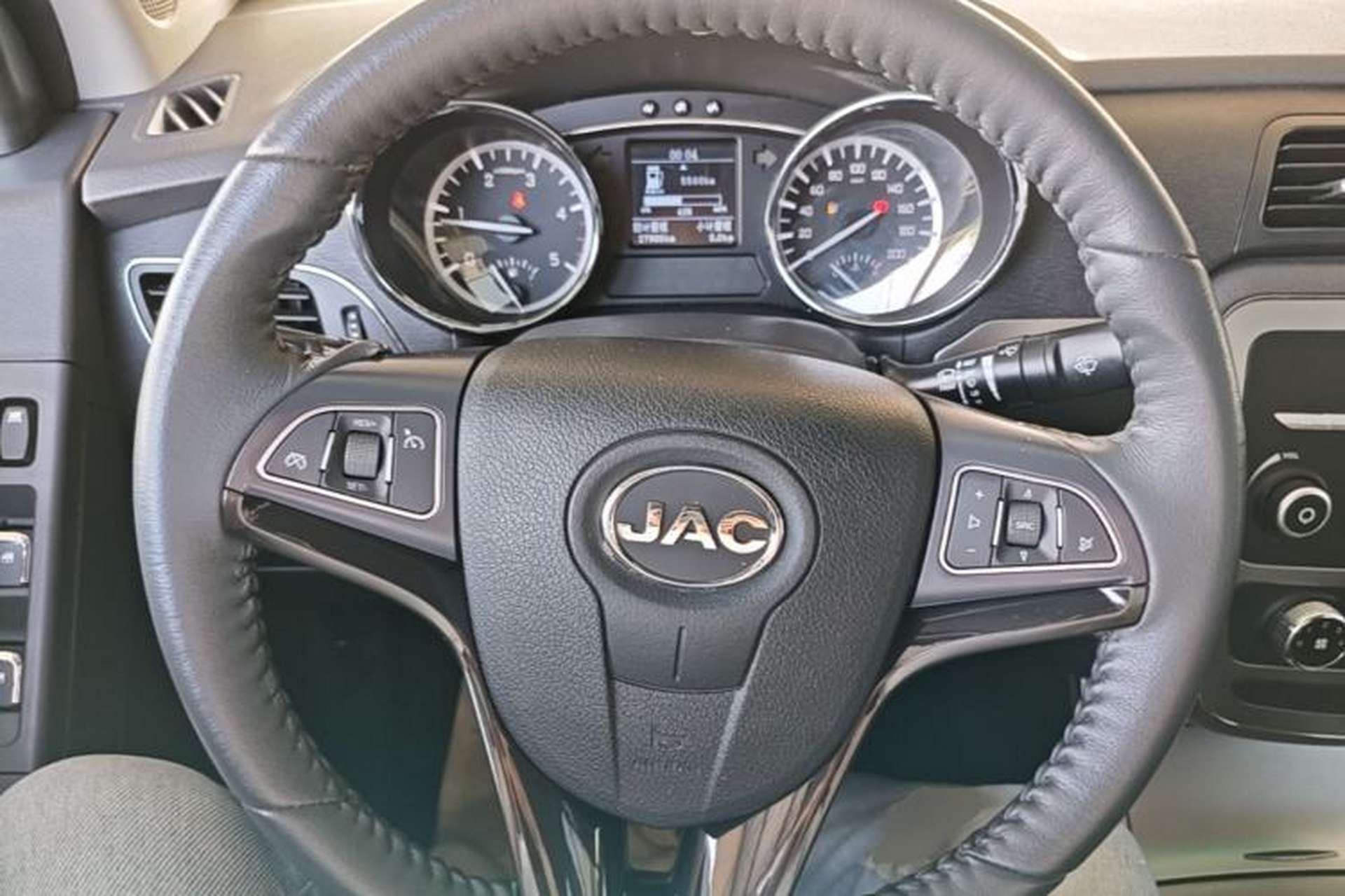 Used JAC Group T6 2020 2.0T Diesel Two-Wheel-Drive Elite Version Long Wheelbase China VI Emission Standard HFC4DB2-2E Steering Wheel