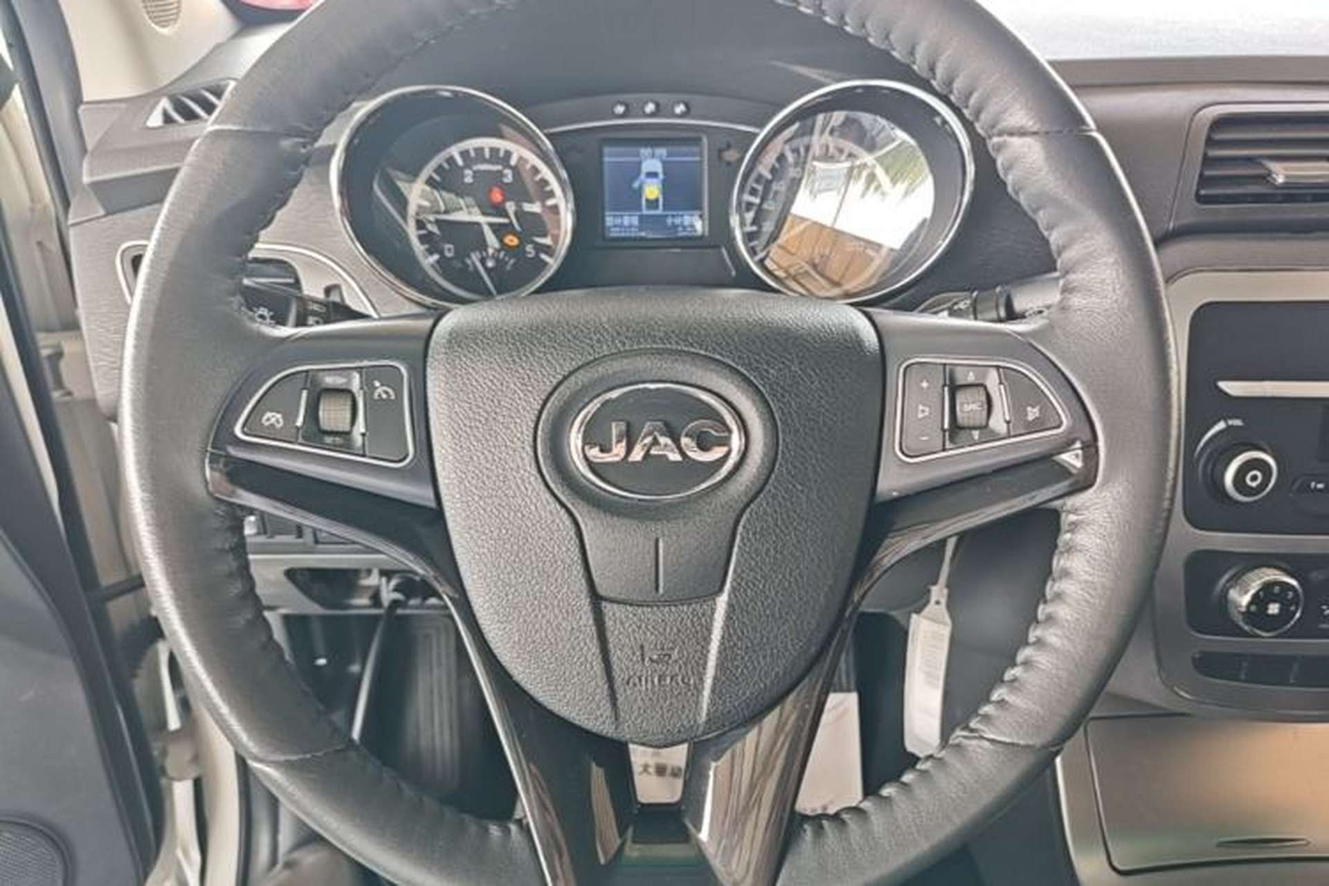 Used JAC Group T6 2020 2.0T Diesel Two-Wheel-Drive Elite Version Long Wheelbase China VI Emission Standard HFC4DB2-2E Steering Wheel