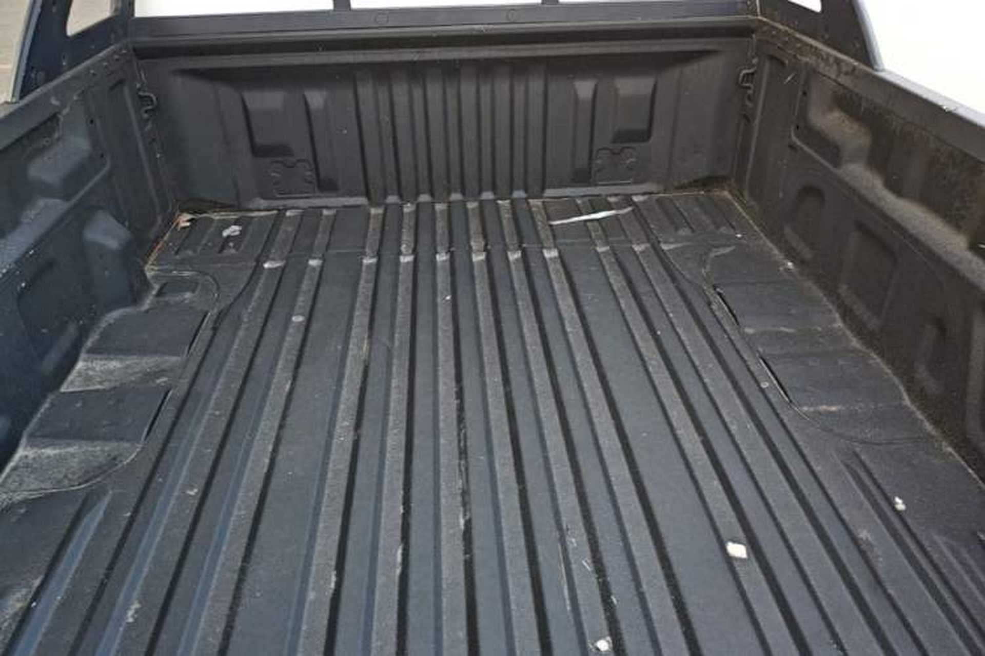 Used JAC Group T6 2020 2.0T Diesel Two-Wheel-Drive Elite Version Long Wheelbase China VI Emission Standard HFC4DB2-2E Trunk