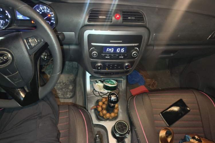Used JAC Group T6 2022 2.0T Diesel Two-Wheel Drive Engineering Version with Long Wheelbase Audio And AC Panel