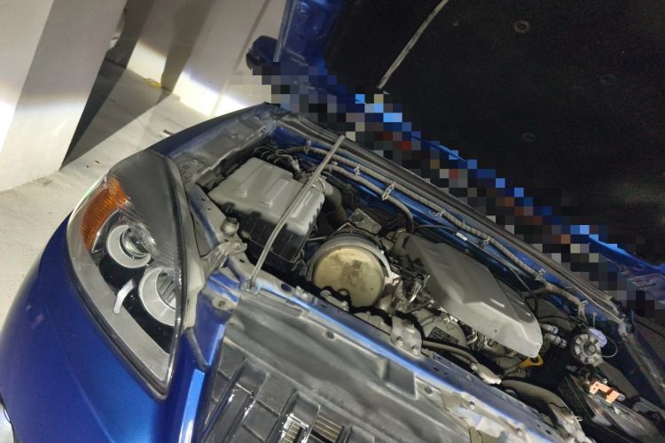Used JAC Group T6 2022 2.0T Diesel Two-Wheel Drive Engineering Version with Long Wheelbase Engine Bay Right
