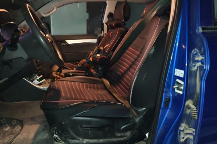 Used JAC Group T6 2022 2.0T Diesel Two-Wheel Drive Engineering Version with Long Wheelbase Left Front Seat