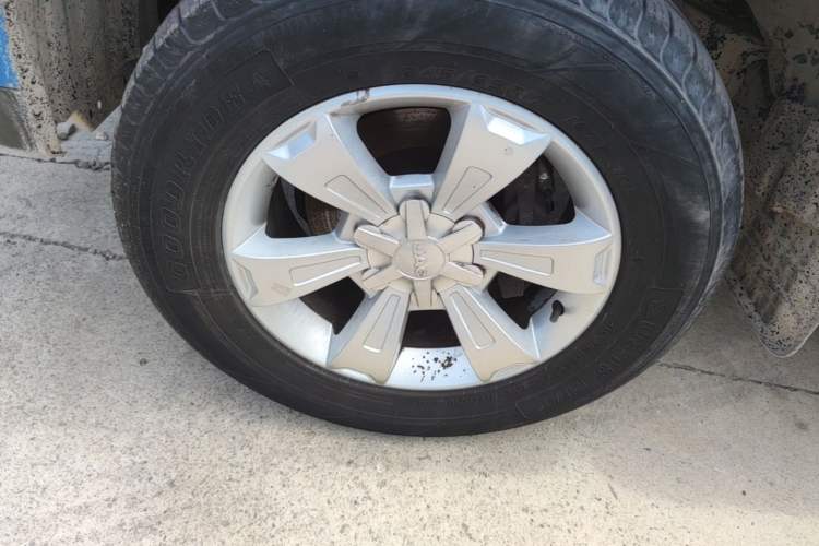 Used JAC Group T6 2022 2.0T Diesel Two-Wheel Drive Engineering Version with Long Wheelbase Left Front Wheel Hub