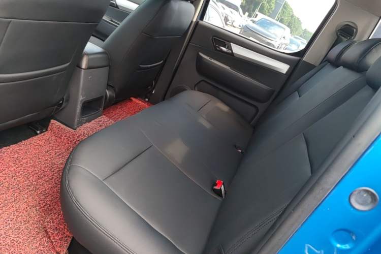 Used JAC Group T6 2022 2.0T Diesel Two-Wheel Drive Engineering Version with Long Wheelbase Left Rear Seat