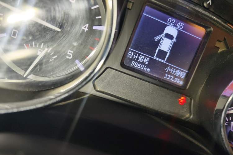 Used JAC Group T6 2022 2.0T Diesel Two-Wheel Drive Engineering Version with Long Wheelbase Odometer Close Up