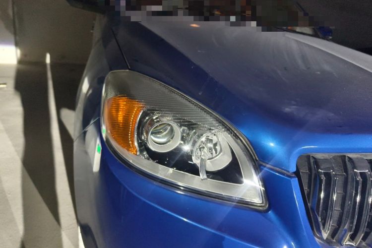 Used JAC Group T6 2022 2.0T Diesel Two-Wheel Drive Engineering Version with Long Wheelbase Right Front Headlight