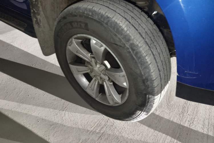 Used JAC Group T6 2022 2.0T Diesel Two-Wheel Drive Engineering Version with Long Wheelbase Right Front Wheel Hub