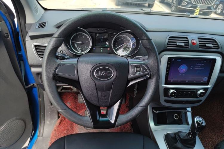 Used JAC Group T6 2022 2.0T Diesel Two-Wheel Drive Engineering Version with Long Wheelbase Steering Wheel