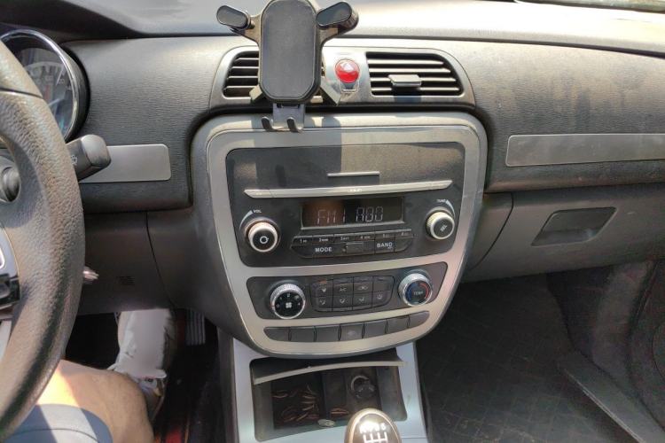 Used JAC Group T6 2022 2.0T Diesel Two-Wheel Drive Engineering Version with Long Wheelbase Audio And AC Panel