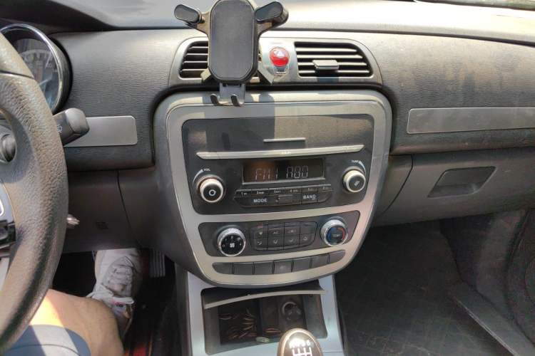 Used JAC Group T6 2022 2.0T Diesel Two-Wheel Drive Engineering Version with Long Wheelbase Audio And AC Panel