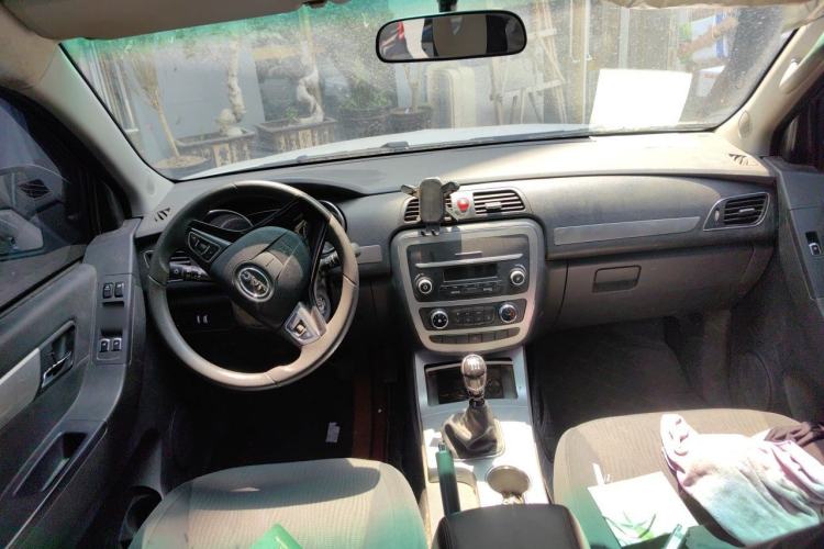 Used JAC Group T6 2022 2.0T Diesel Two-Wheel Drive Engineering Version with Long Wheelbase Center Console