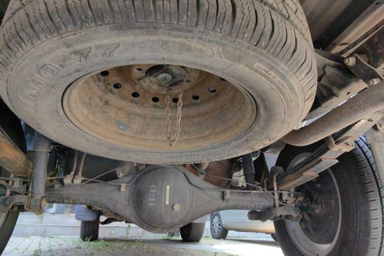 Used JAC Group T6 2022 2.0T Diesel Two-Wheel Drive Engineering Version with Long Wheelbase Chassis Rear