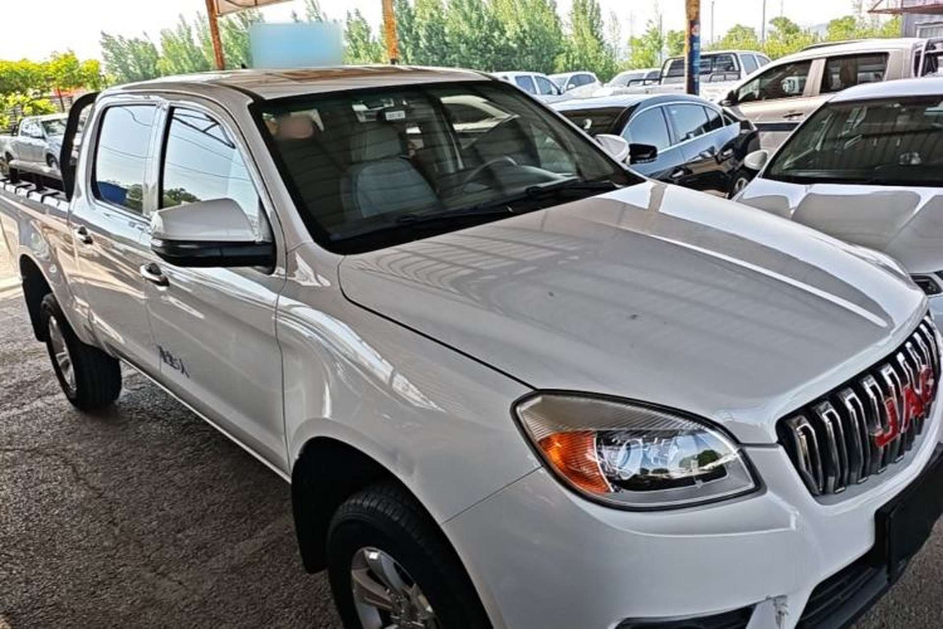 Used JAC Group T6 2022 2.0T Diesel Two-Wheel Drive Engineering Version with Long Wheelbase Front Right 45 Deg