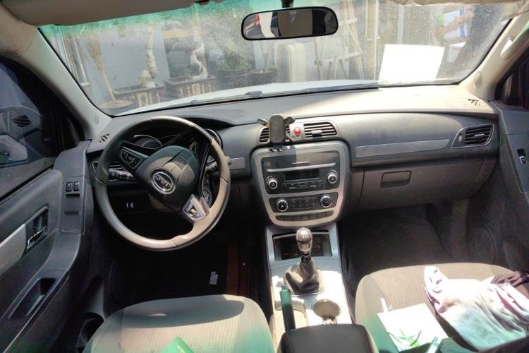 Used JAC Group T6 2022 2.0T Diesel Two-Wheel Drive Engineering Version with Long Wheelbase Interior 2