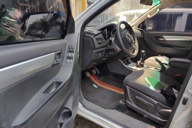 Used JAC Group T6 2022 2.0T Diesel Two-Wheel Drive Engineering Version with Long Wheelbase Interior 3
