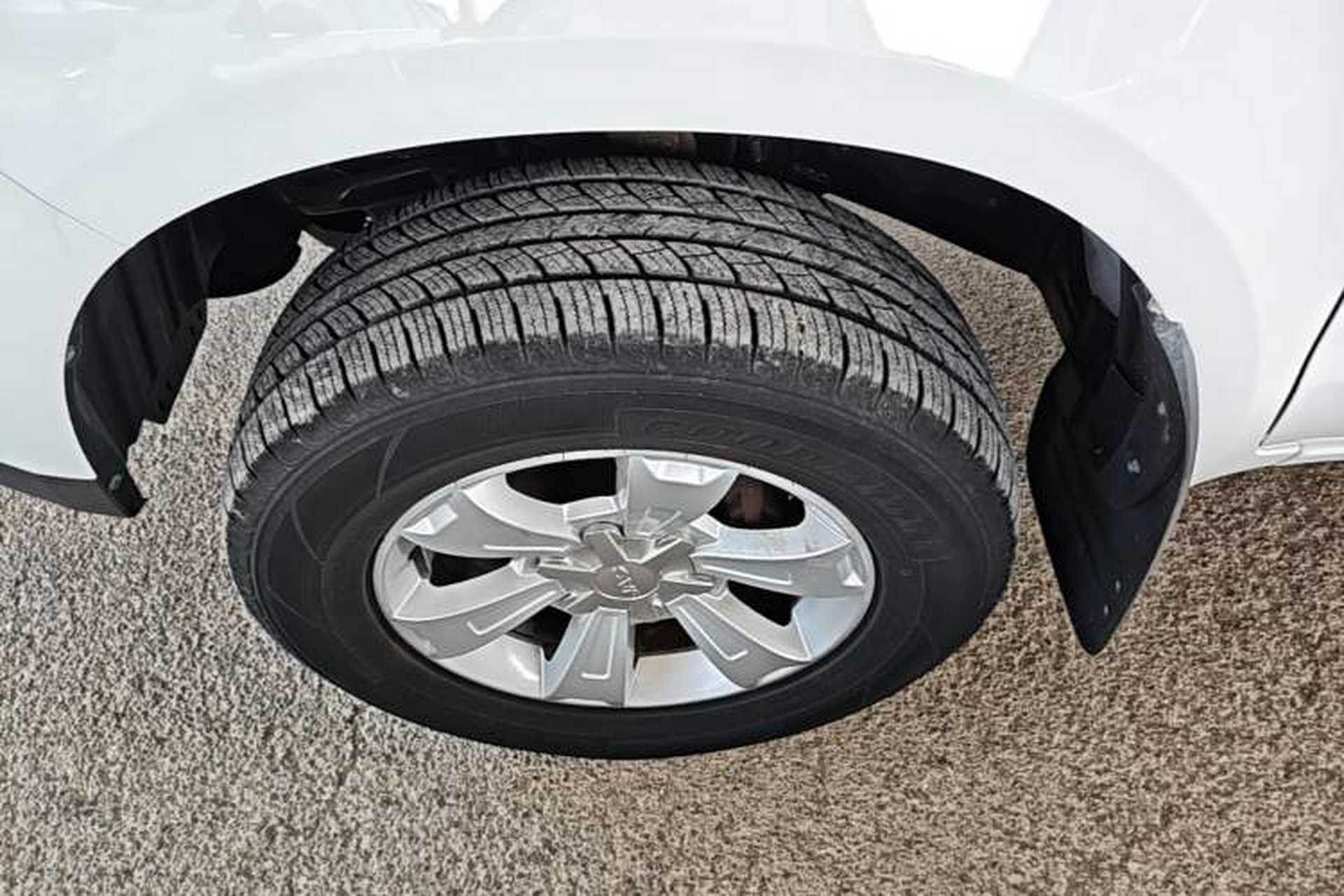 Used JAC Group T6 2022 2.0T Diesel Two-Wheel Drive Engineering Version with Long Wheelbase Left Front Wheel Hub
