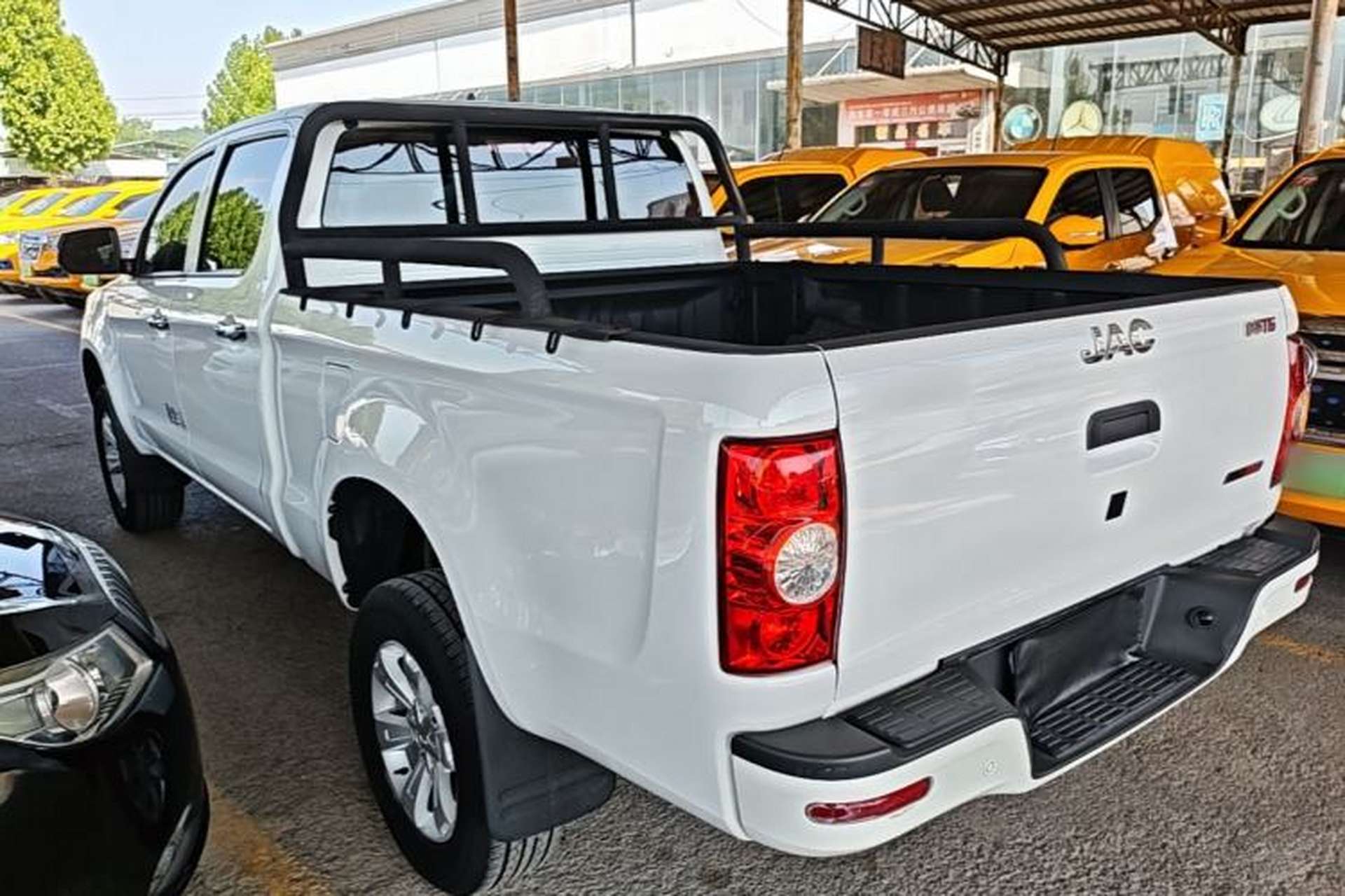 Used JAC Group T6 2022 2.0T Diesel Two-Wheel Drive Engineering Version with Long Wheelbase Rear Left 45 Deg