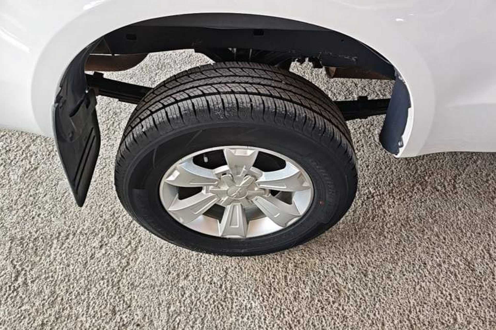 Used JAC Group T6 2022 2.0T Diesel Two-Wheel Drive Engineering Version with Long Wheelbase Right Rear Wheel Hub