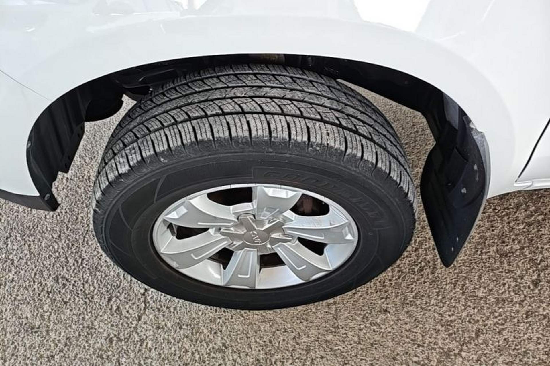 Used JAC Group T6 2022 2.0T Diesel Two-Wheel Drive Engineering Version with Long Wheelbase Right Rear Wheel Hub
