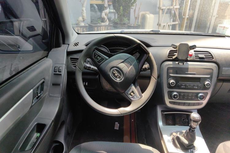 Used JAC Group T6 2022 2.0T Diesel Two-Wheel Drive Engineering Version with Long Wheelbase Steering Wheel